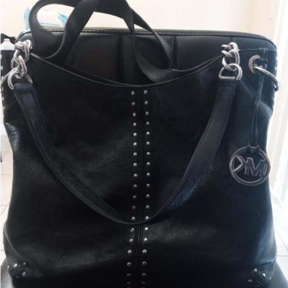 Like new MK hand bag (leather)